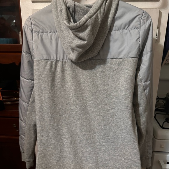 North Face Puffer Grey Pull Over - Picture 4 of 5